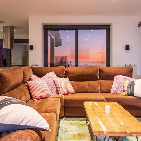 Luxury Celeste Retreat ヴィラ